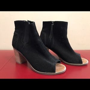 Toms open toe suede boot