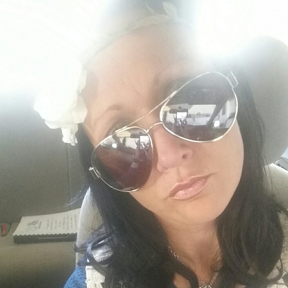 Meet your Posher, Angie