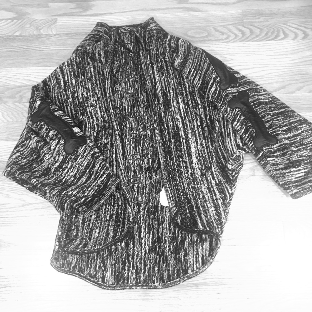 Cardigan with raglan skeeves