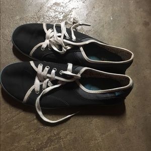 Brand new black keds