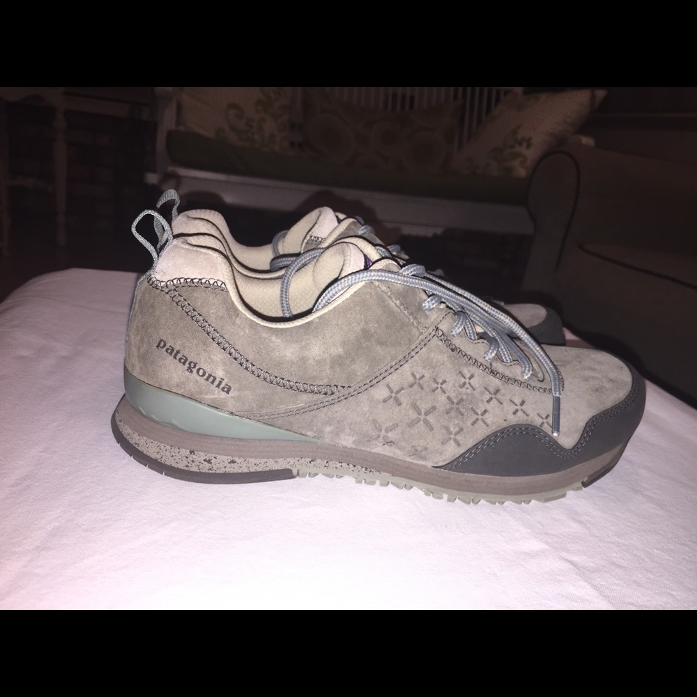 Patagonia Olive Night Performance (Size 7) NEW