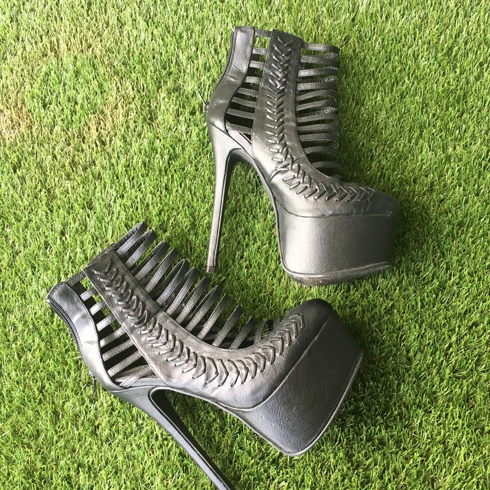 Black platform