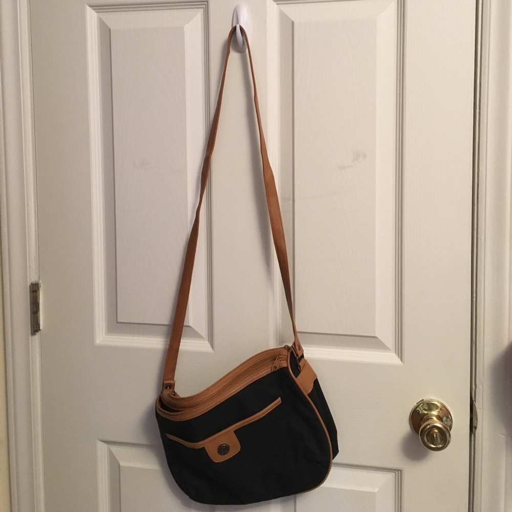 Black and brown purse lots of pockets
