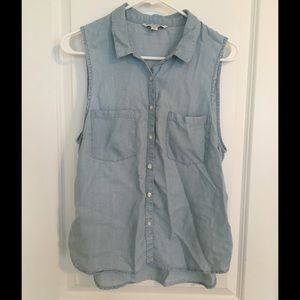 American Eagle sleeveless chambray shirt