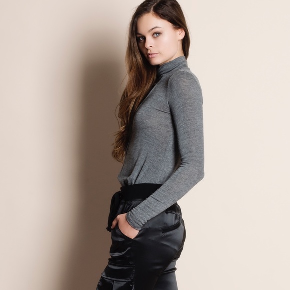 Cut Out Mock Neck Top - Picture 2 of 3