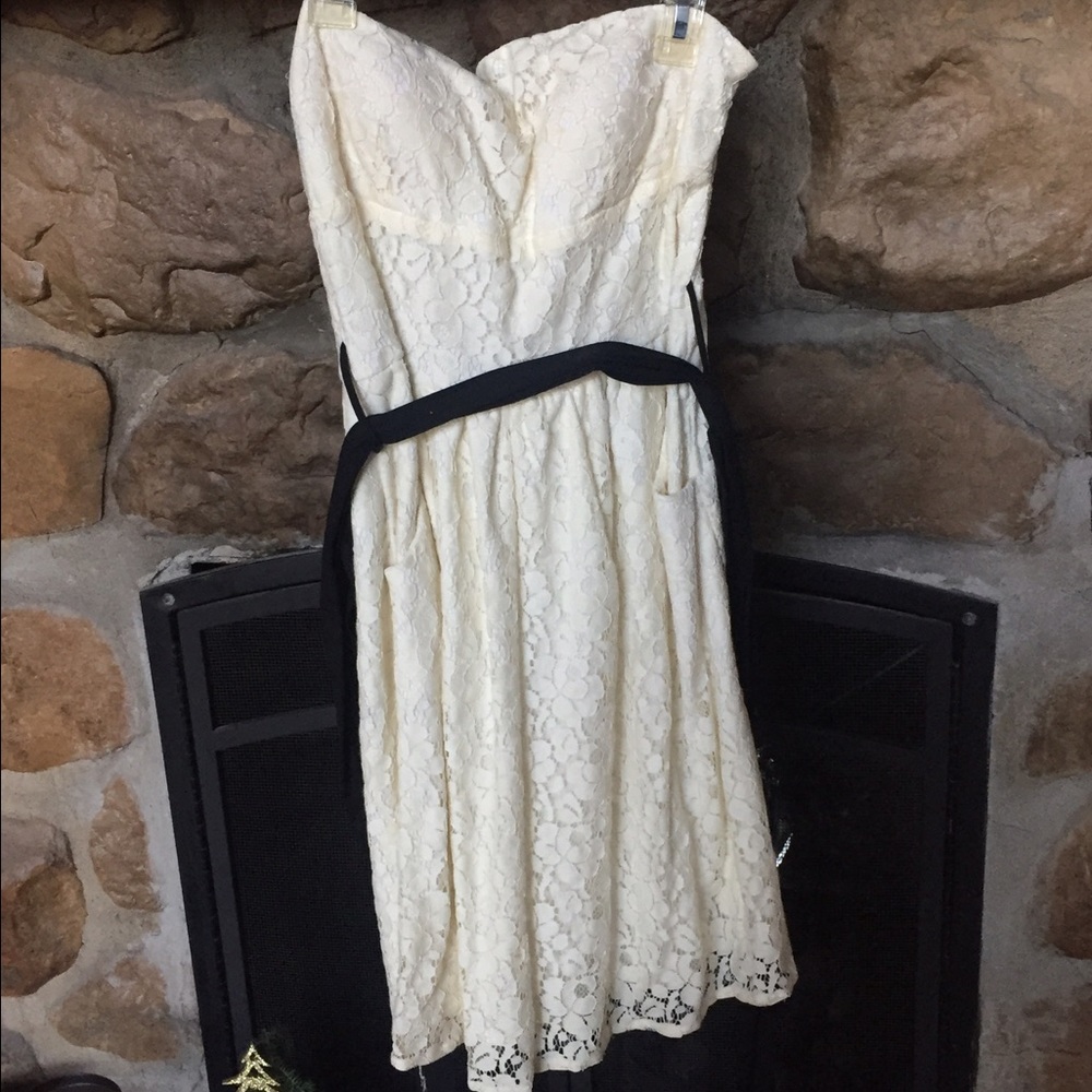 CREAM STRAPLESS DRESS
