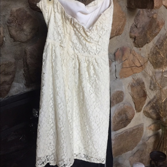 CREAM STRAPLESS DRESS - Picture 2 of 3