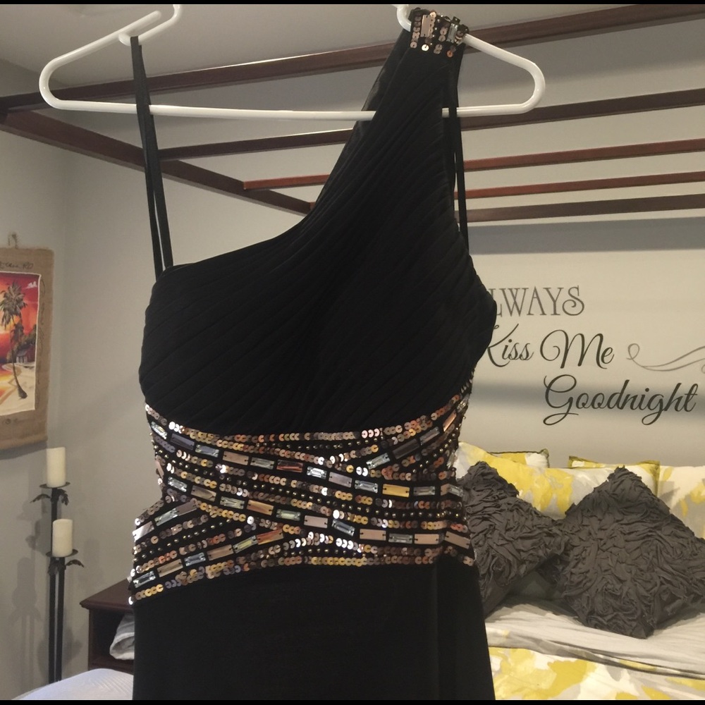 Black prom dress