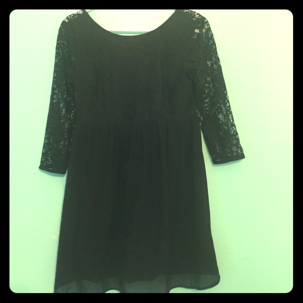Forever 21 black dress with lace details small
