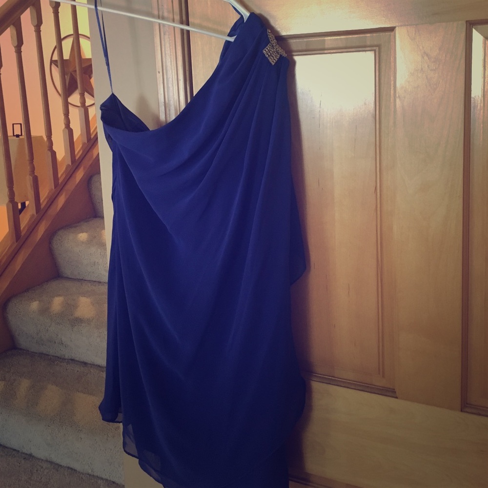 Cache size 10 one shoulder dress