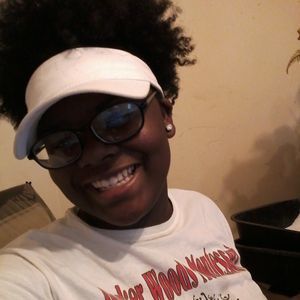 Meet your Posher, Yonna