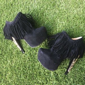 Black fridge and gold accents platforms