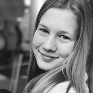 Meet your Posher, Chloe