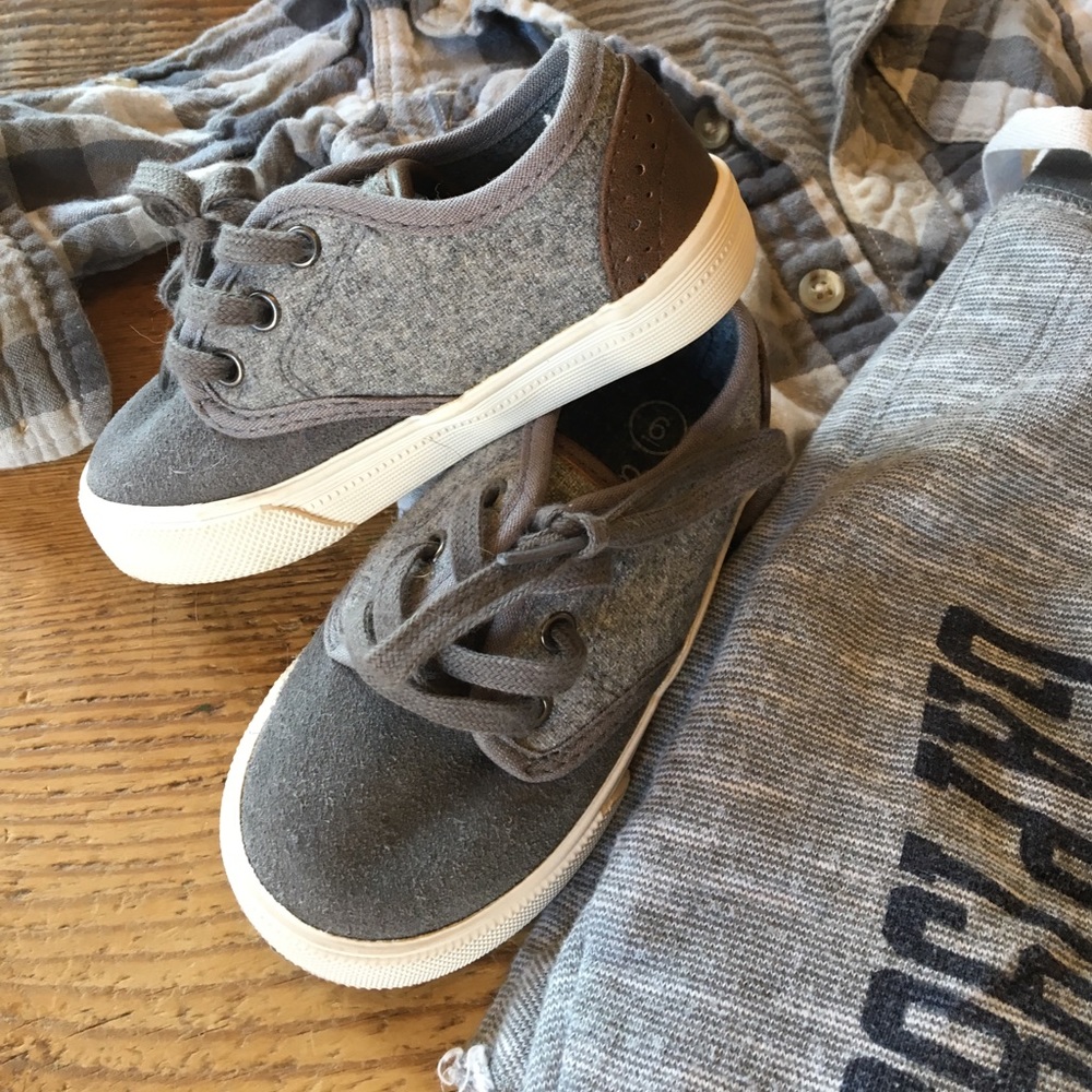 Toddler Cute Grey shoes size 6.