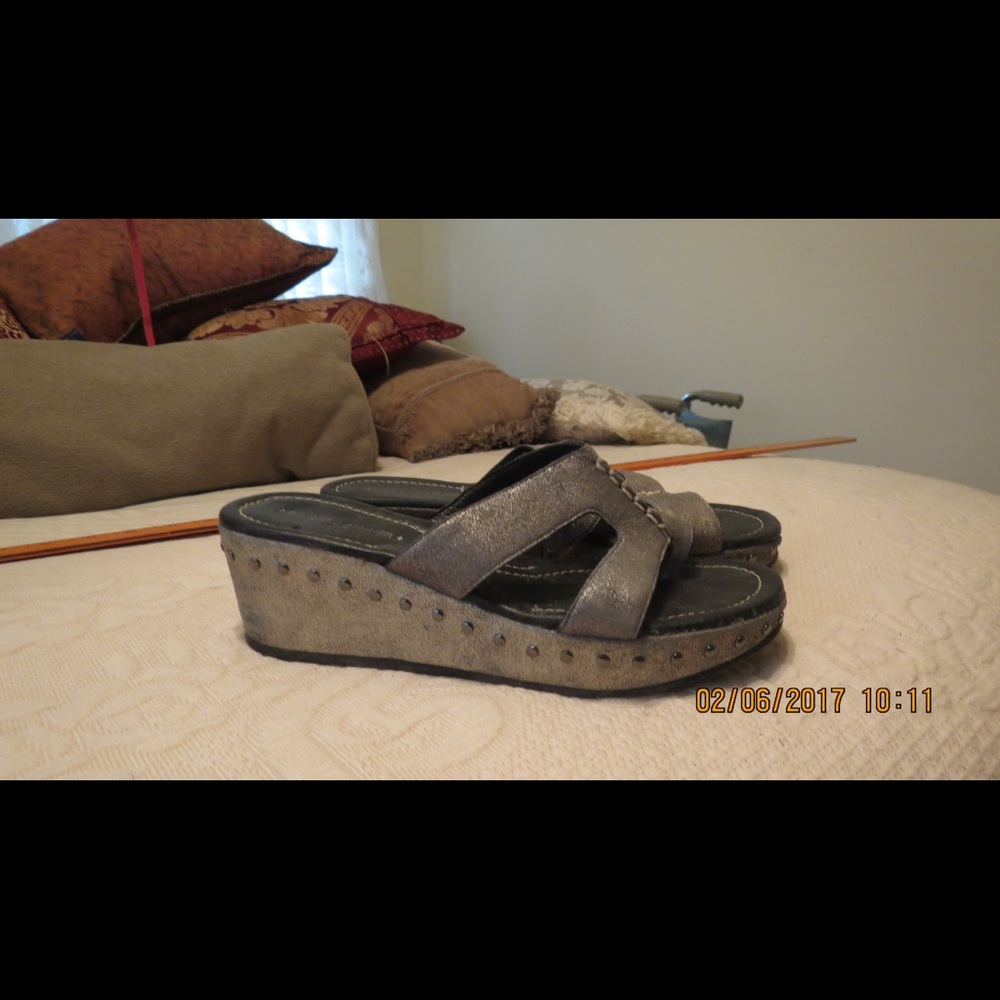 DONALD J PILNER SELA SANDAL