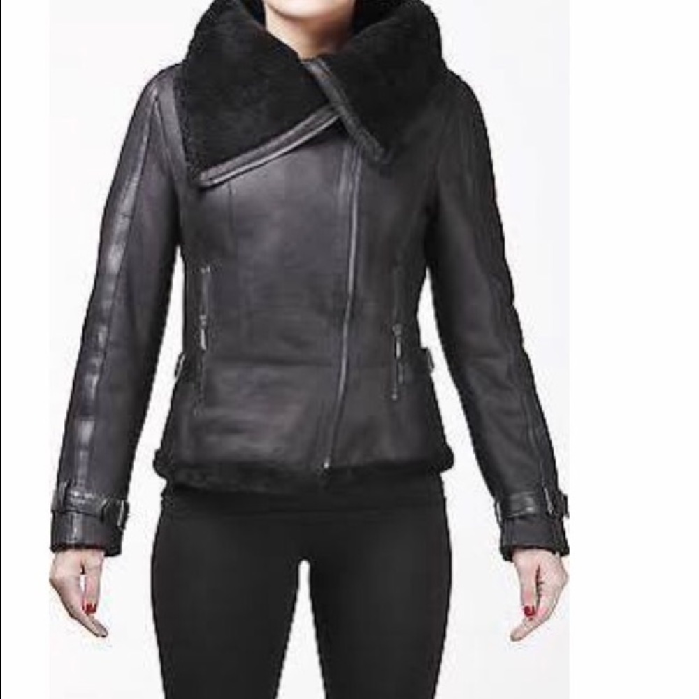 🌬❄️Ladies shearling 🌬❄️ It's still cold out❄️