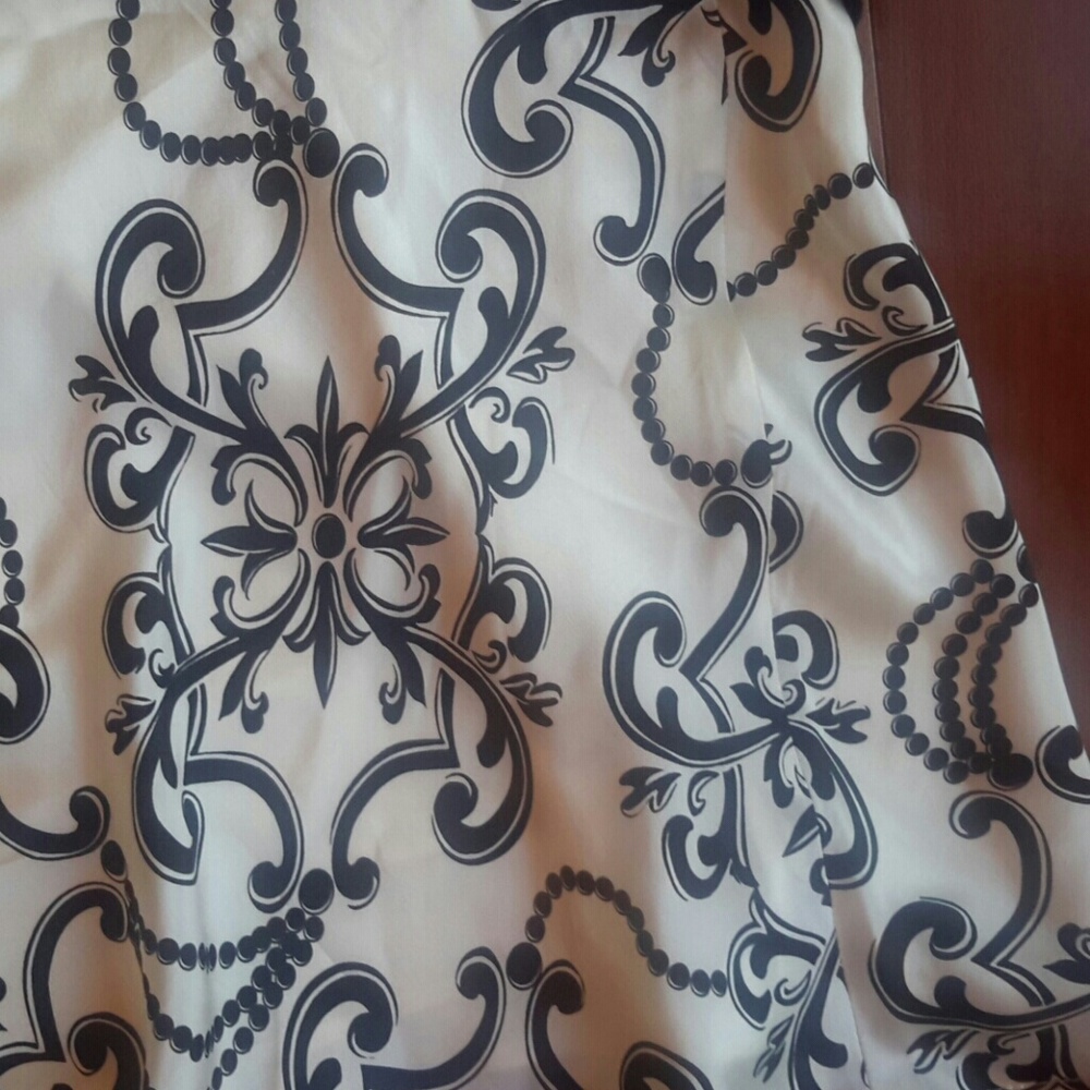 NWT White House Black Market Silk Halter Top, 6 - Picture 4 of 4
