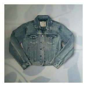 Levis Denim Jacket Vintage Wash Button Up Womans