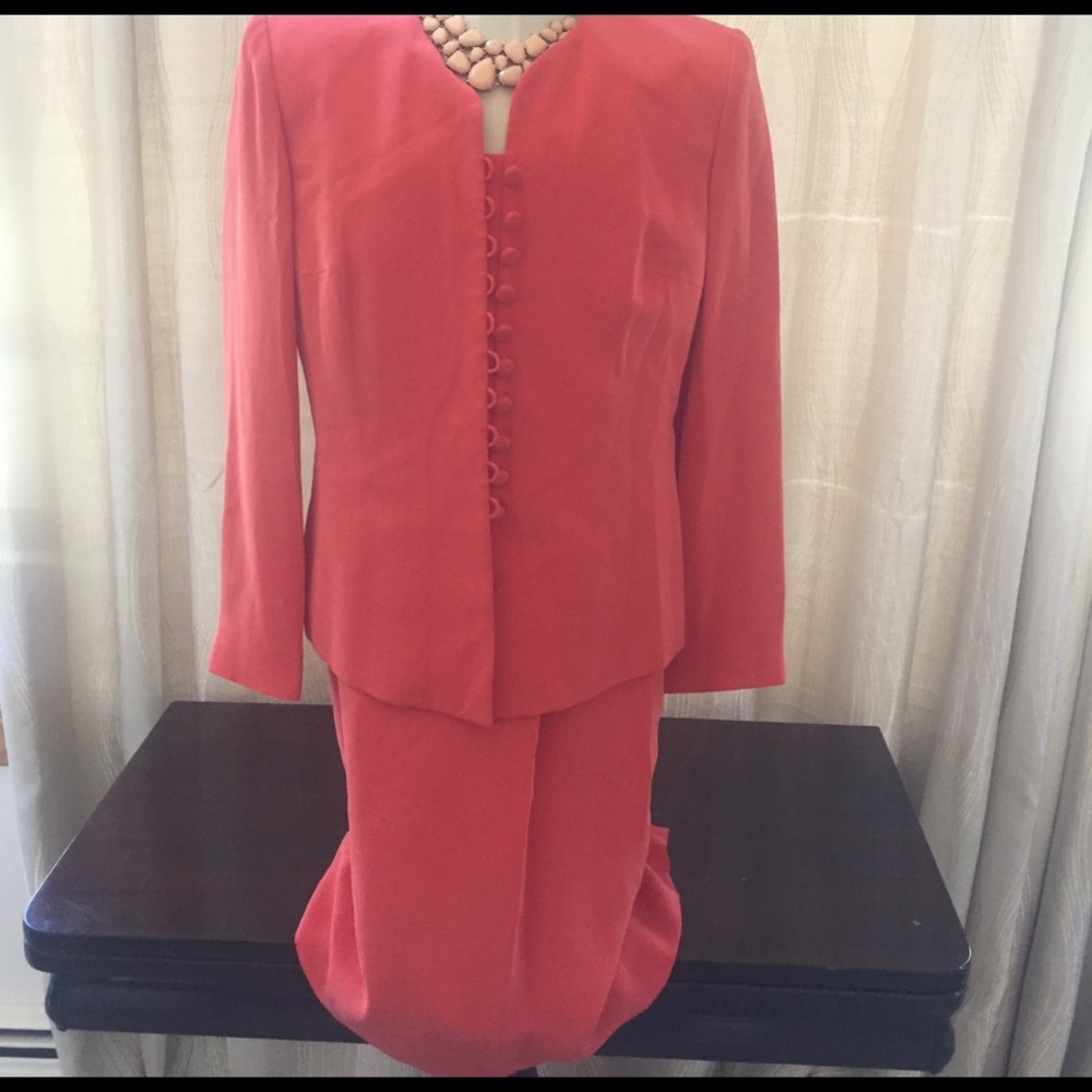 Jones New York suit Jackt end skirt