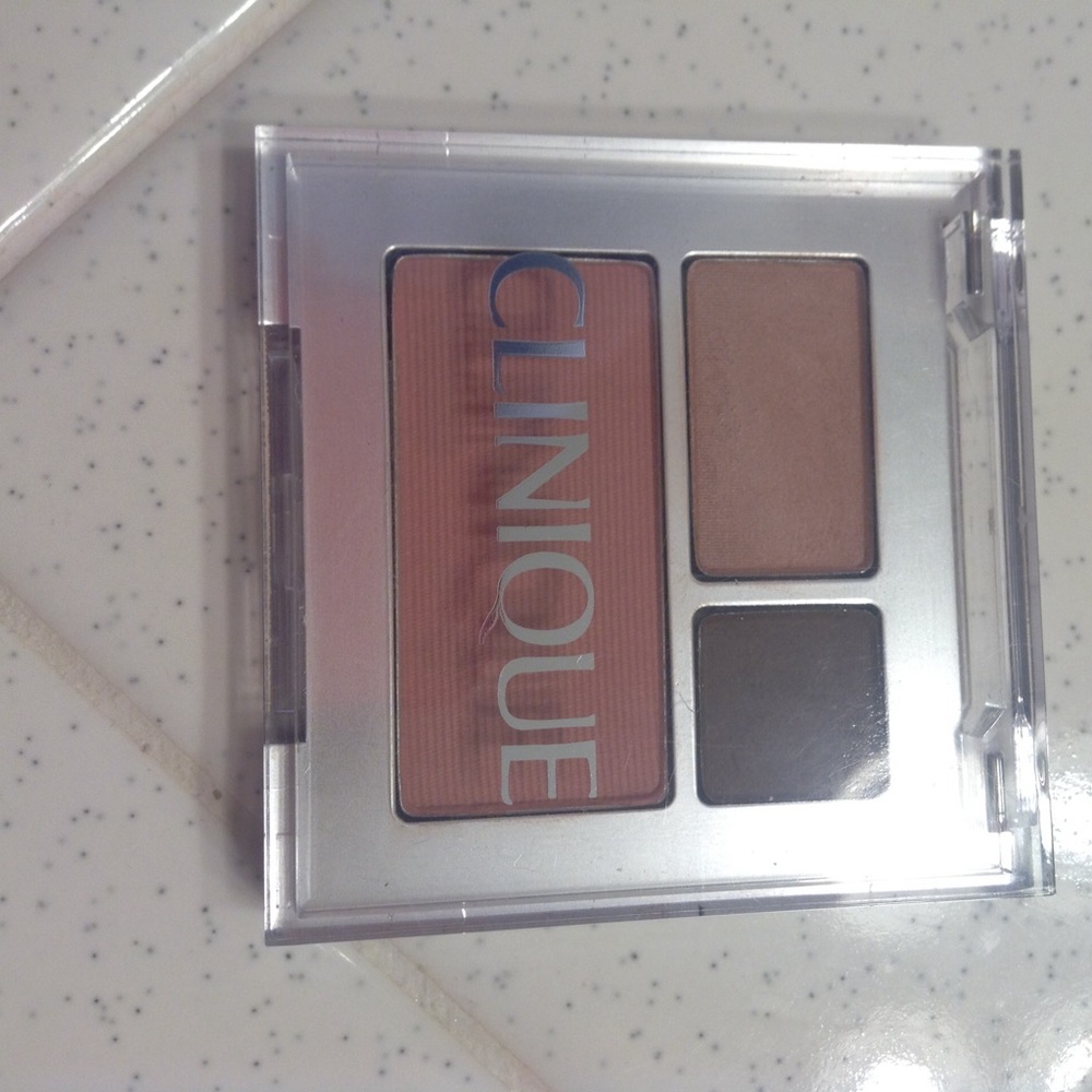 Clinique eyeshadow duo and blush
