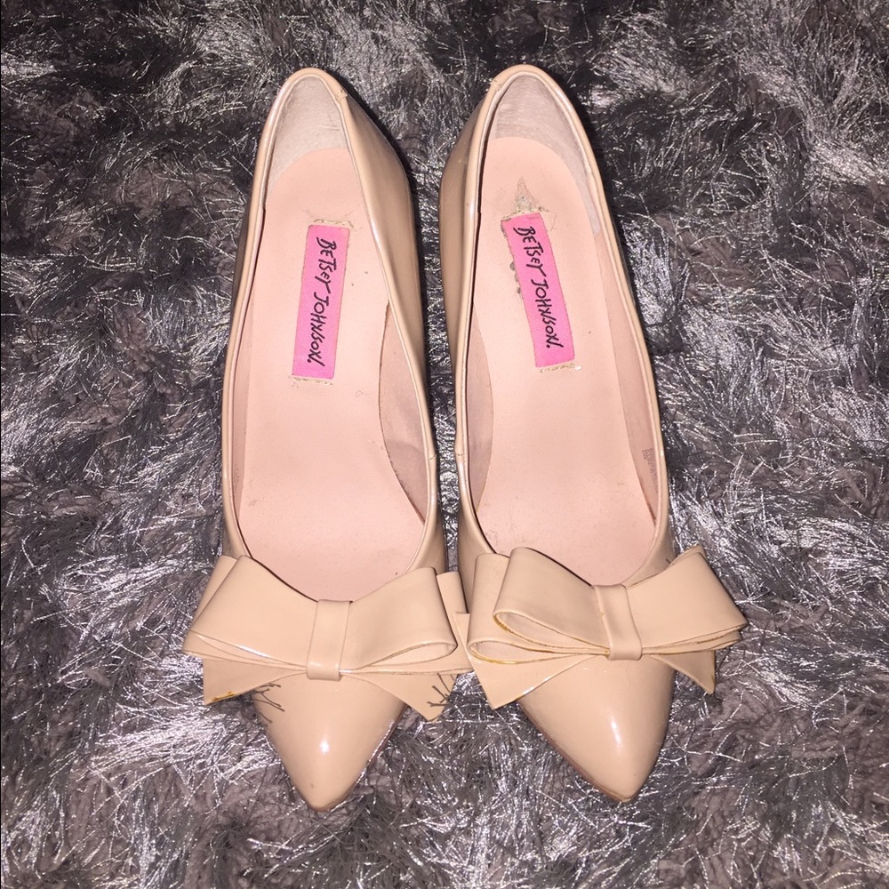 Betsy Johnson Bow Heels