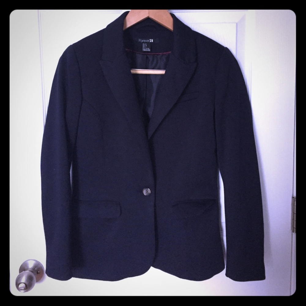 Forever 21 navy blazer size 8. Great condition.