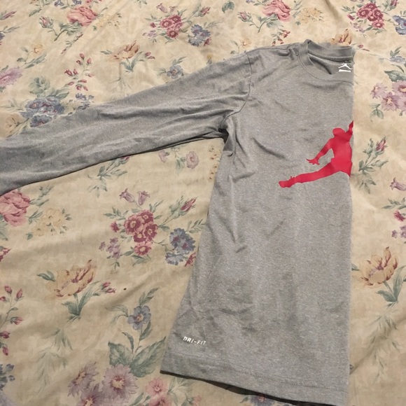SOLD!!! Boys Gray Jordan Long Sleeve Dri Fit Shirt - Picture 5 of 7