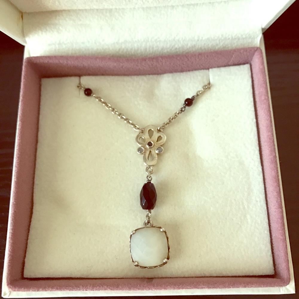 Pandora mother-of-pearl necklace (retired)