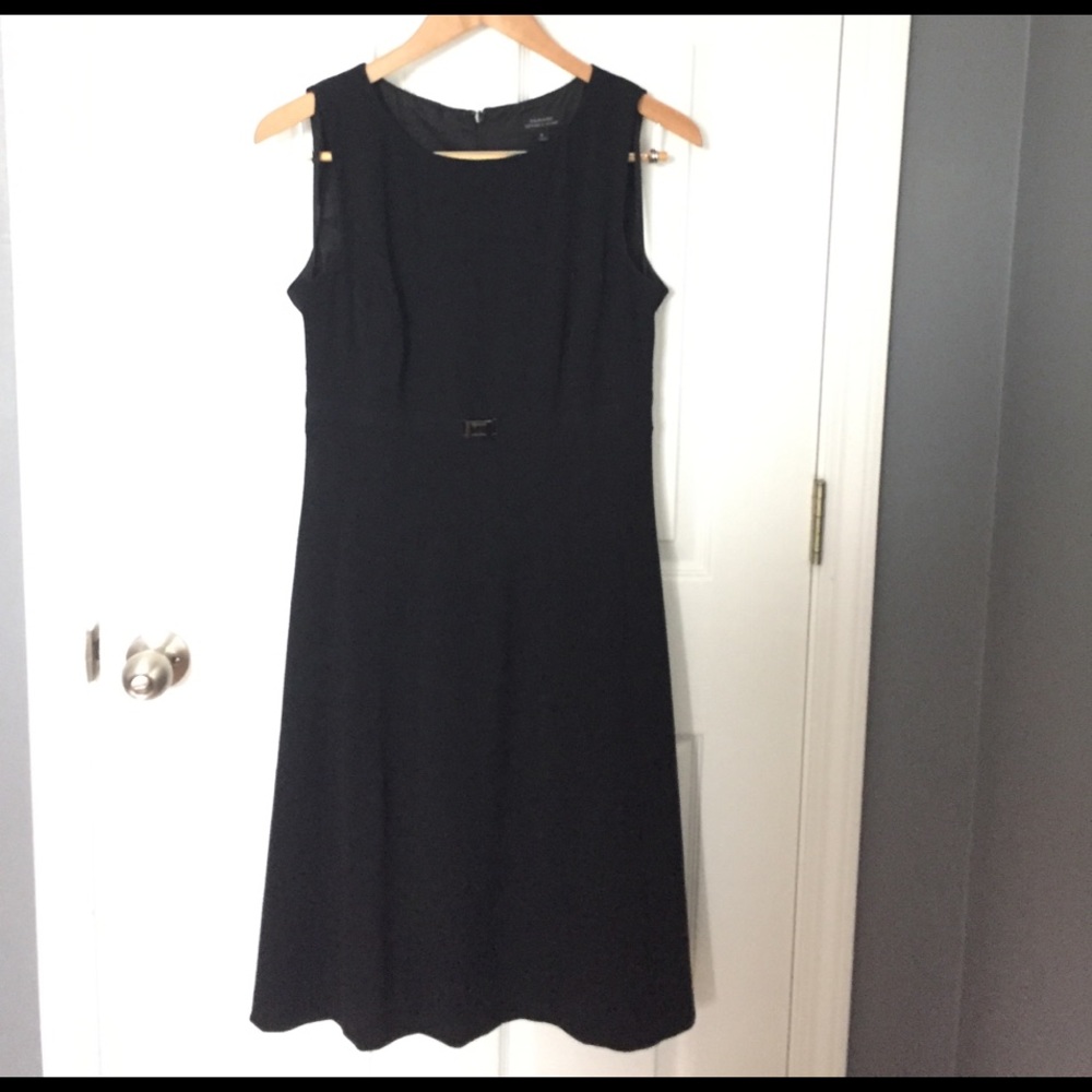 Tahari Arthur S. Levin Size 6 black formal dress.