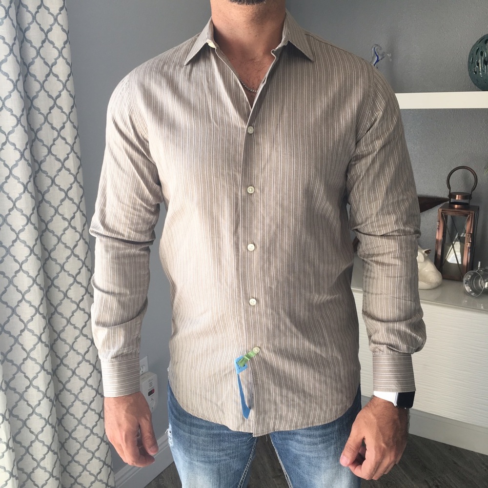 men's Van Heusen dress shirt Size S.