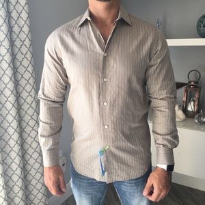 men's Van Heusen dress shirt Size S.