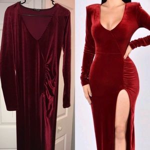 Red Velvet dress w/slit! 💃🏾