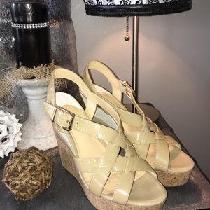 Gianni Bini nude wedges in awesome condition