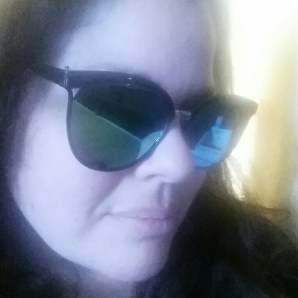 Mirrored Cat Eye Sunglasses - Picture 5 of 5