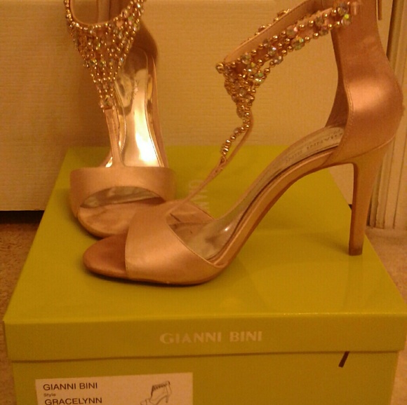 Shoes - Picture 2 of 6