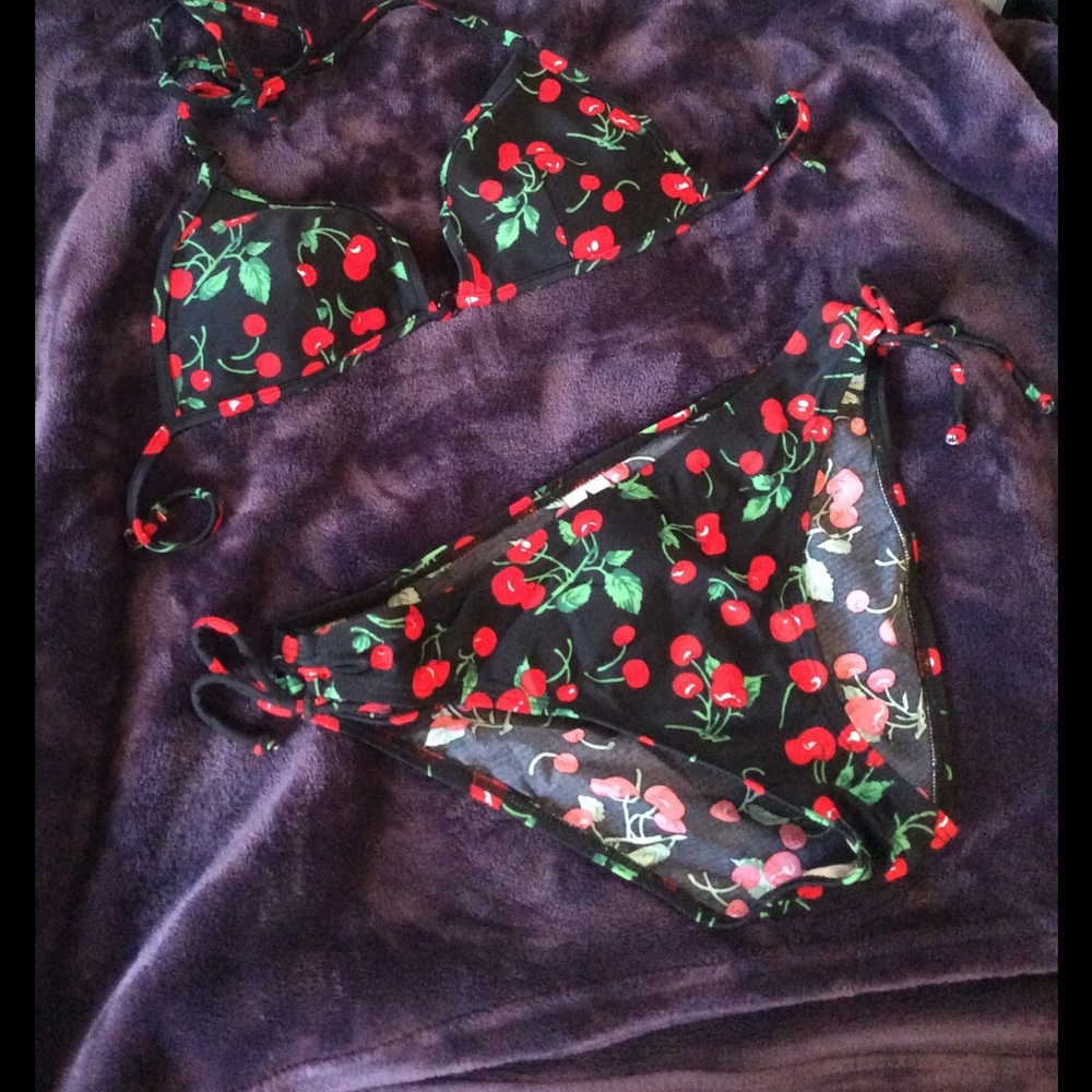 Hobie "cherry" print bikini