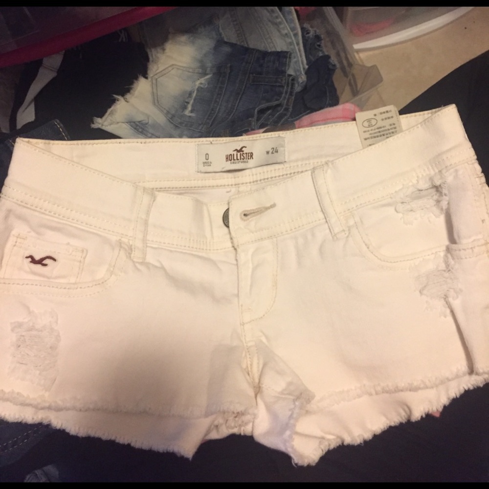 white hollister shorts