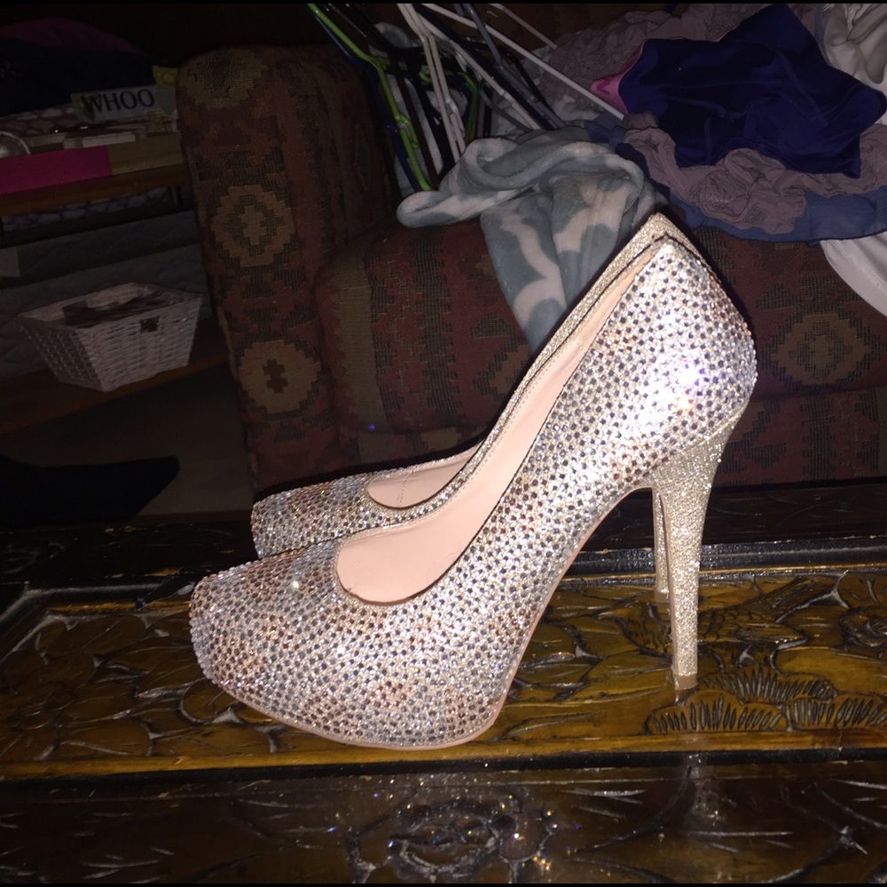 Heels - Picture 2 of 3