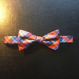 Bow tie