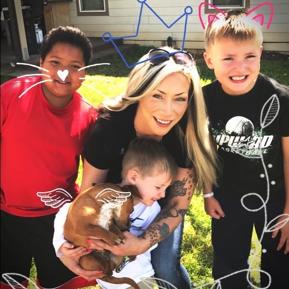 Meet your Posher, Alyssa - Picture 2 of 3