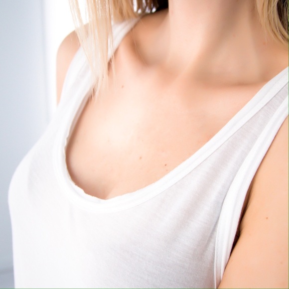 Raw Edge White Tank - Picture 5 of 8