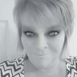 Meet your Posher, Lorie