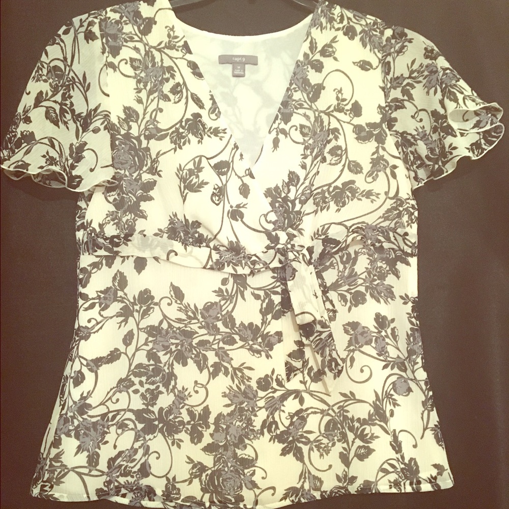 Cute top - get ready for spring!! 😍
