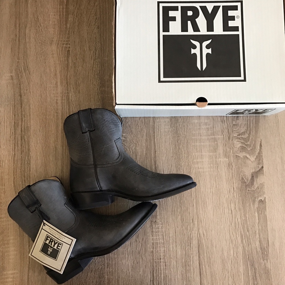 Frye | Grey Cowboy Boots: Billy Short