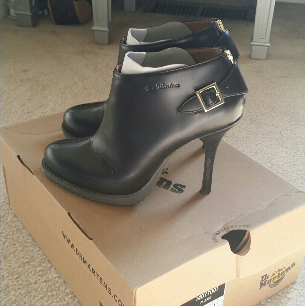 Dr. Martens Nevena (Zita) Booties