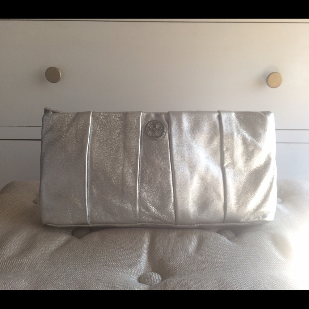 *NEW* Tory Burch 'Slouchy Dana Clutch'