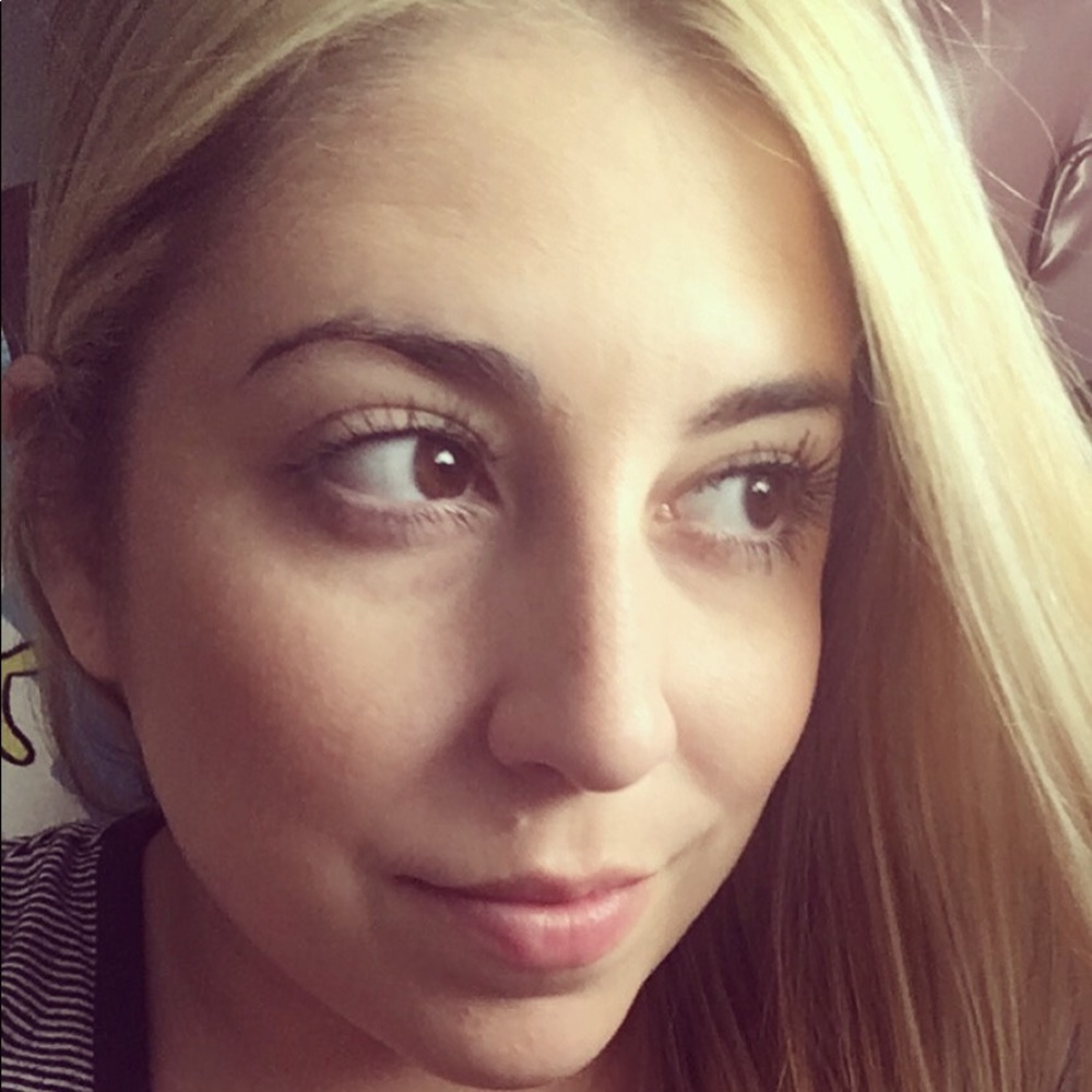 Hello!! Please Read! ❤️💋