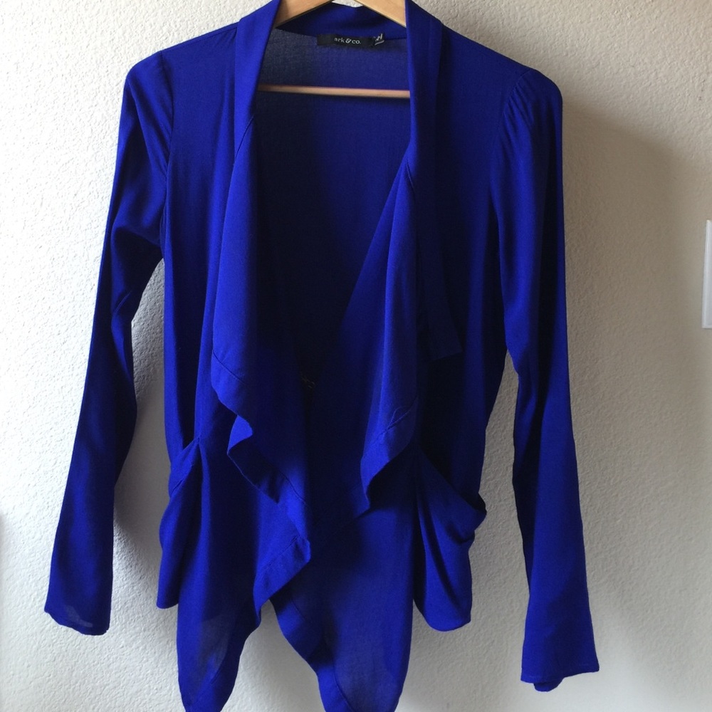 Blue cascading top