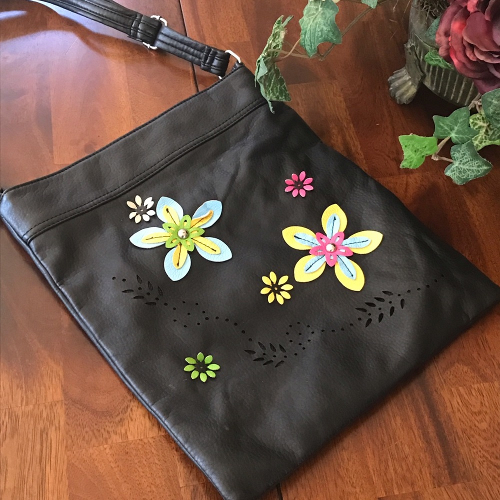 Black shoulder bag