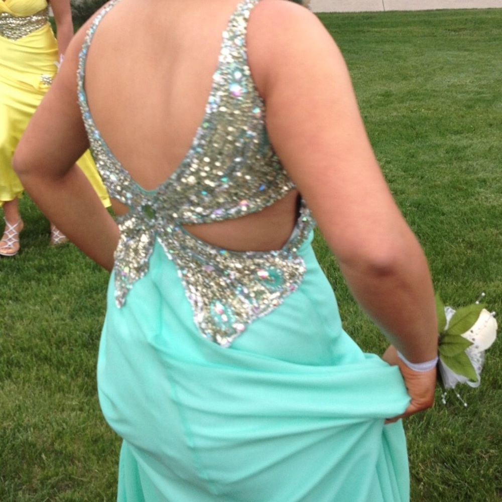 Prom dress - Picture 2 of 3